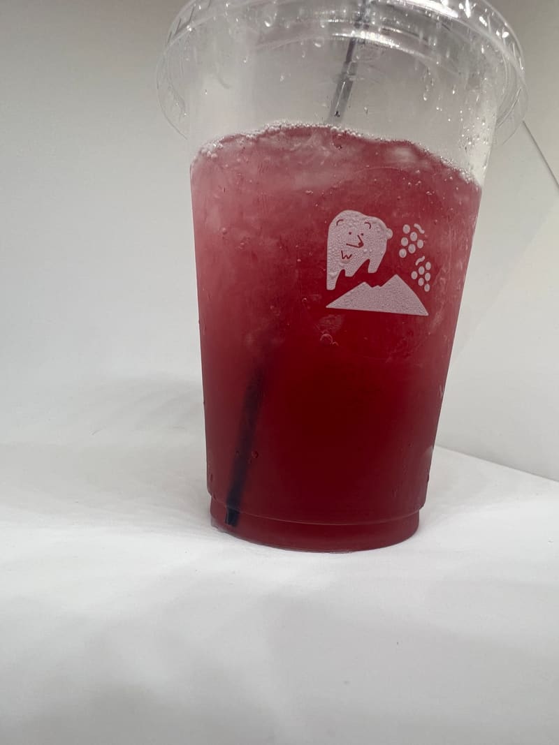 ロゴを入れたドリンクのカップ